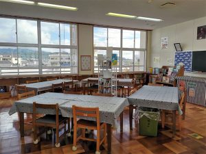 市小学校図書館改装後02