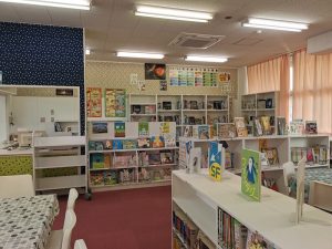 引野小学校図書館改装後_02