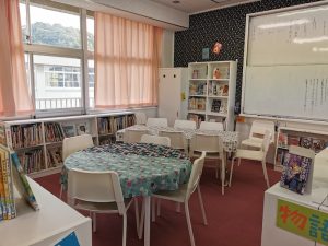 引野小学校図書館改装後_07