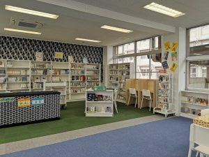 城東中学校図書館改装02