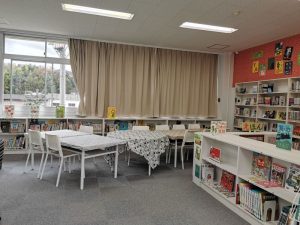 有磨小学校図書館改装後03