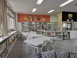 有磨小学校図書館改装後05