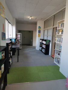 向丘中学校図書館改装後01